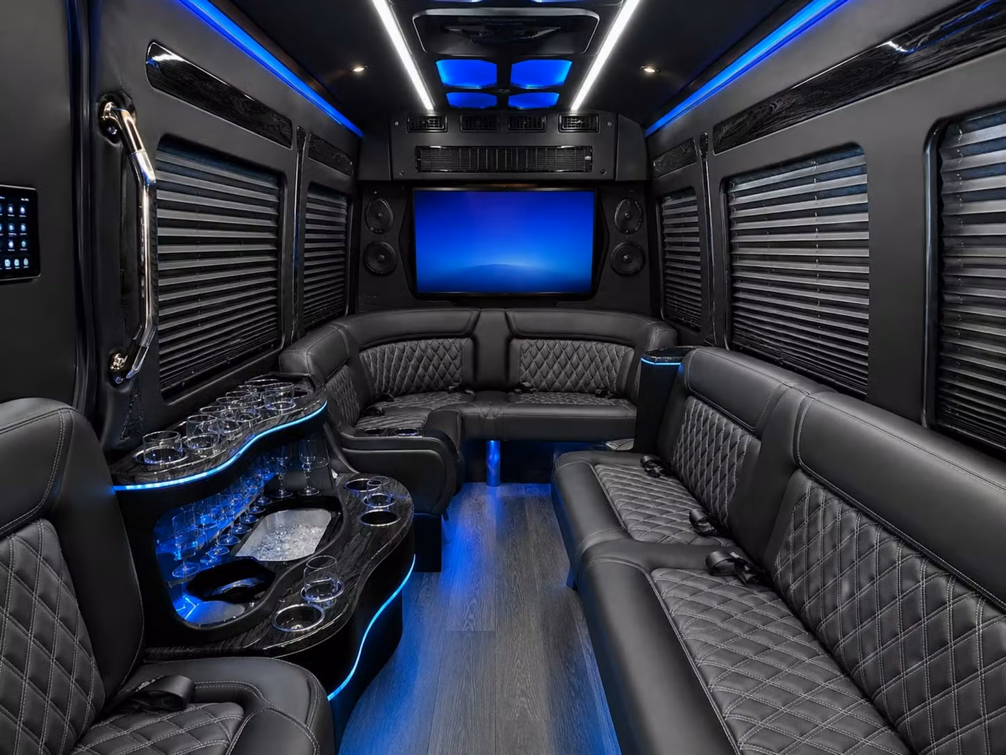 corporate groups and convention attendees love kissimmee long distance bus rentals