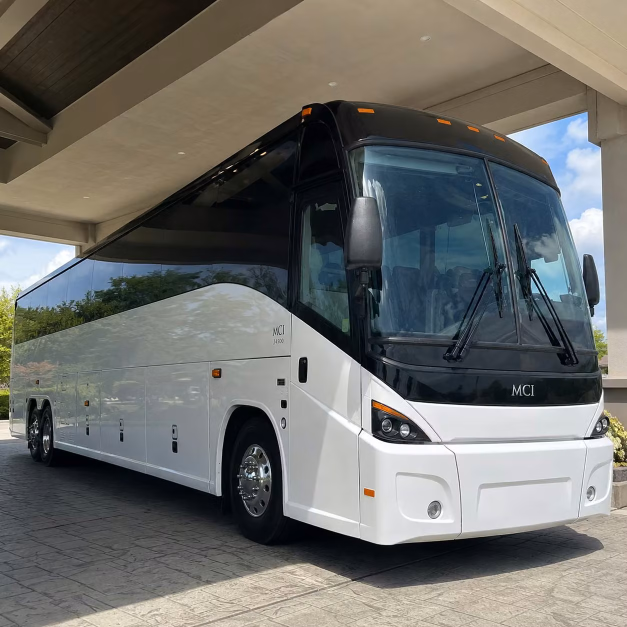 kissimmee s tourism economy runs 24 7 your employee shuttle should too